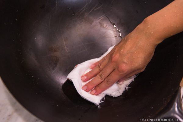 how to season a wok step by step-32