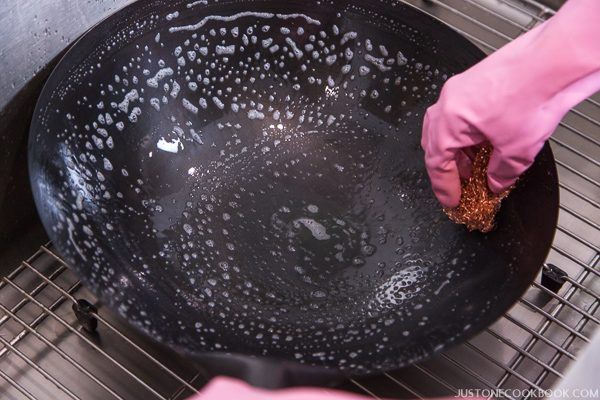 how to season a wok step by step-1