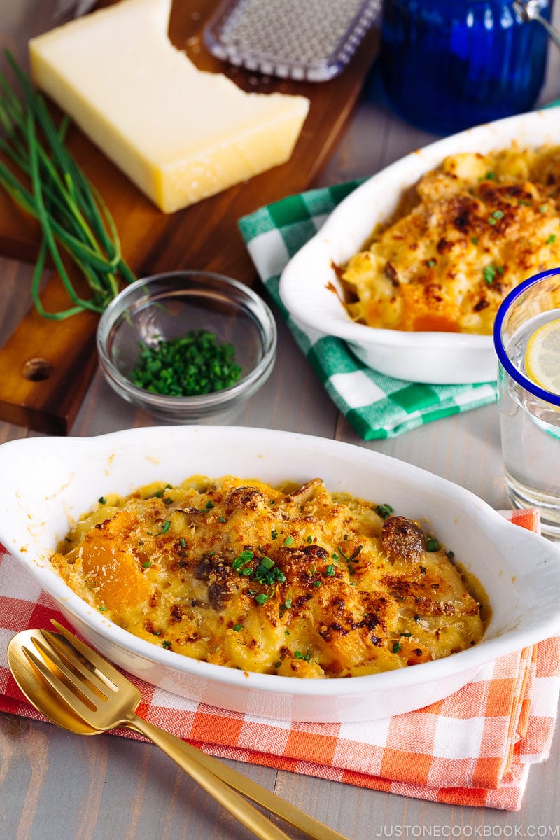 Kabocha Gration (Baked Macaroni with Kabocha) served in gratin dishes.