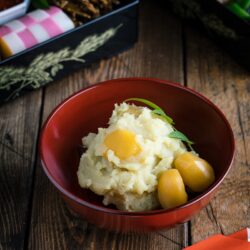 Japanese New Year dish Kuri Kinton is served in the lacquer bowl.