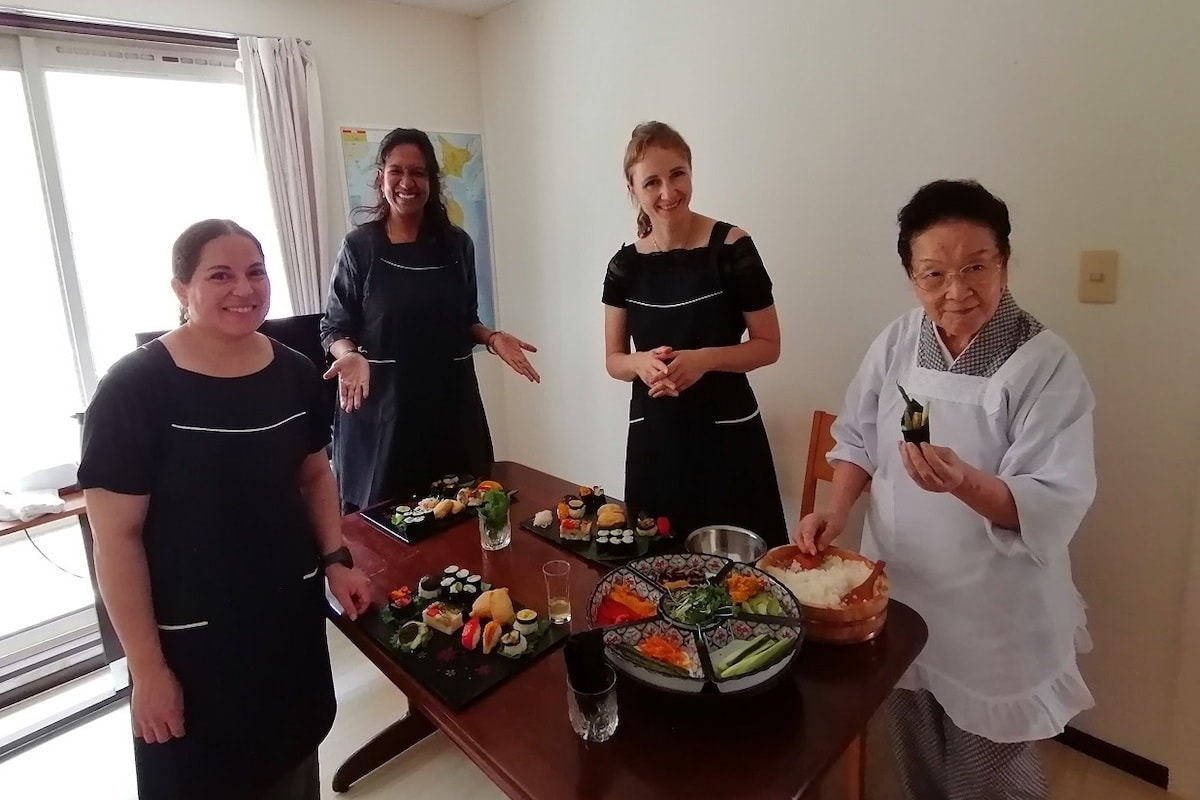 a small group of students at a vegetarian sushi workshop by Atelier-Cafe Kamakura