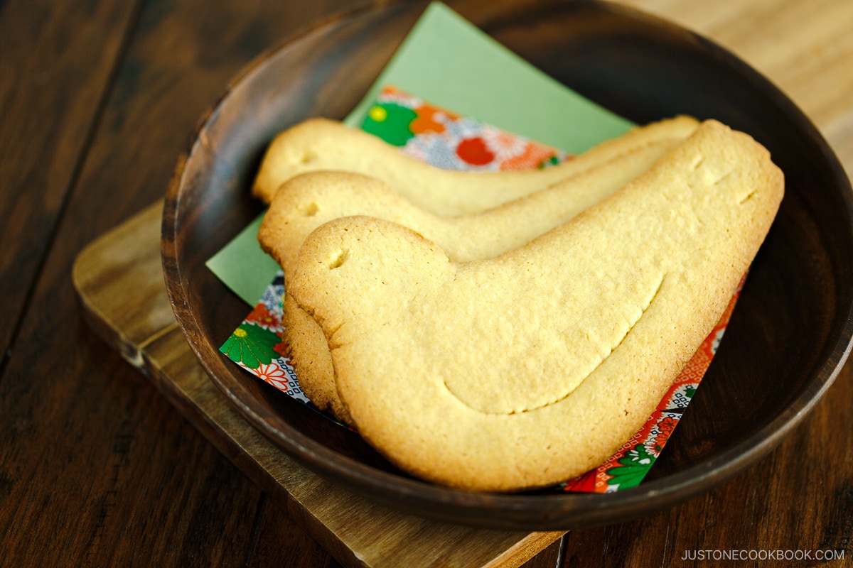A wooden dish containing Copycat Hato Sabure.