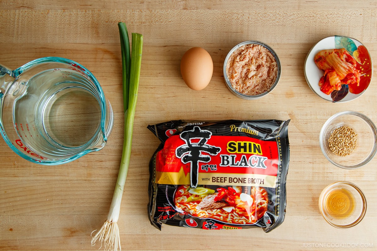 10 Min Meal - Korean Ramen Ingredients