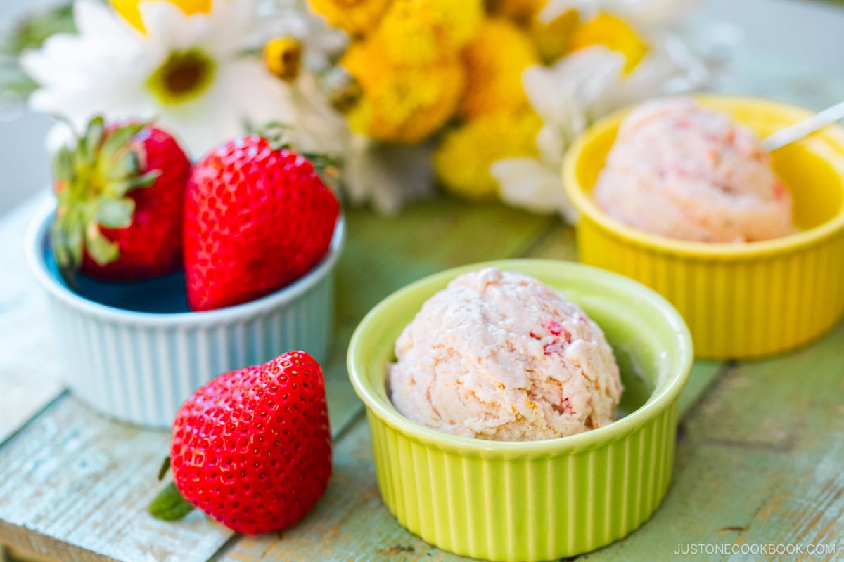 Ramekins containing strawberry ice cream.