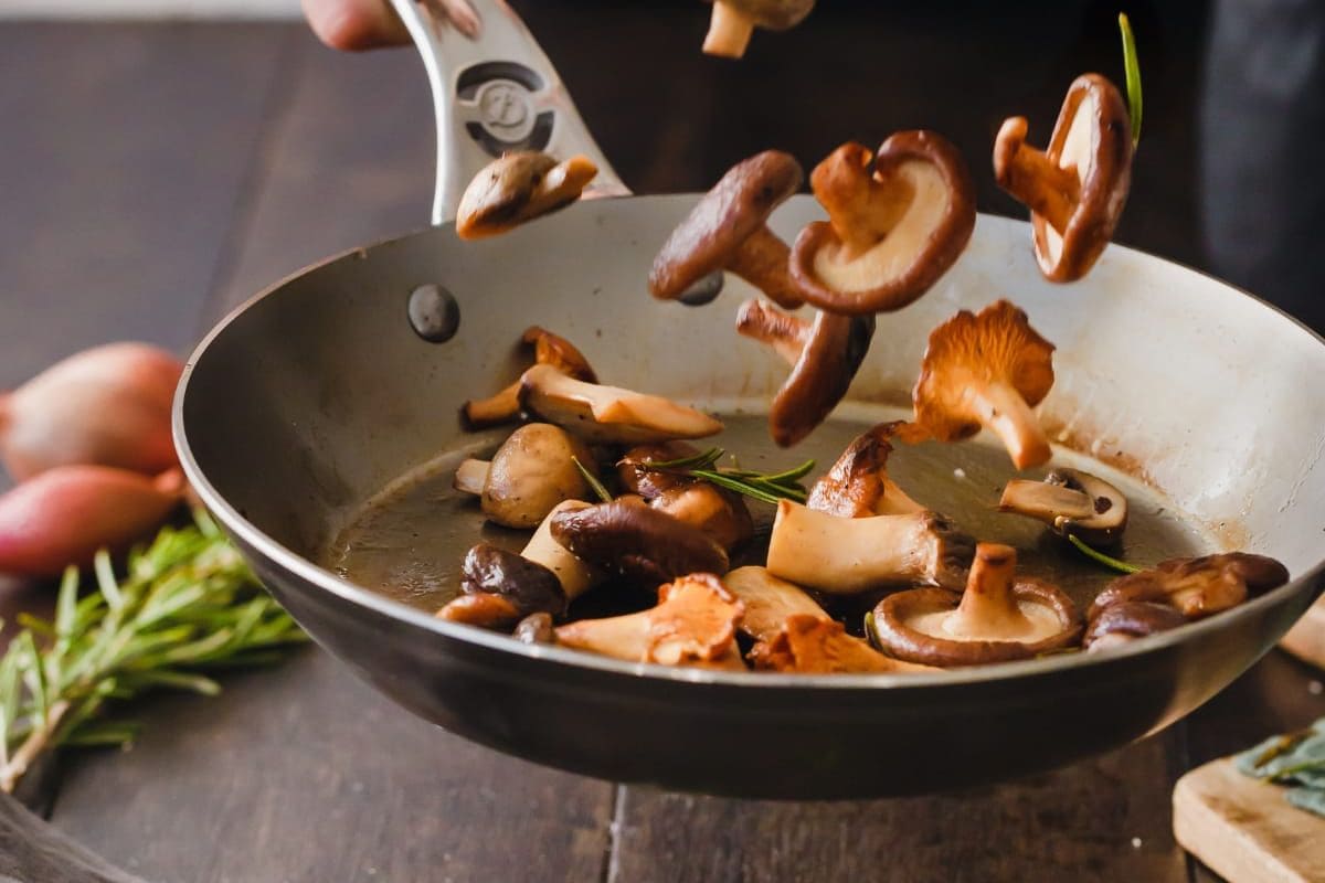 De Buyer MINERAL B Carbon Steel 10.25” Fry Pan