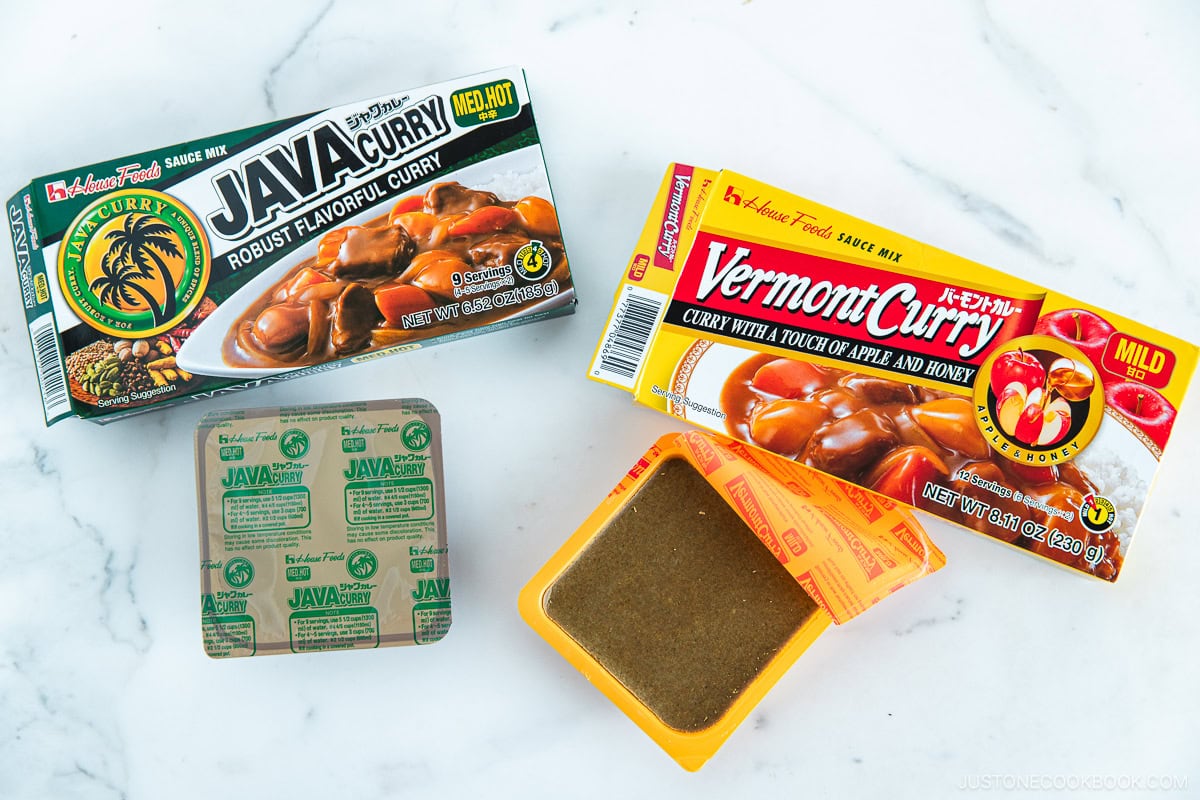 The packages include curry roux.