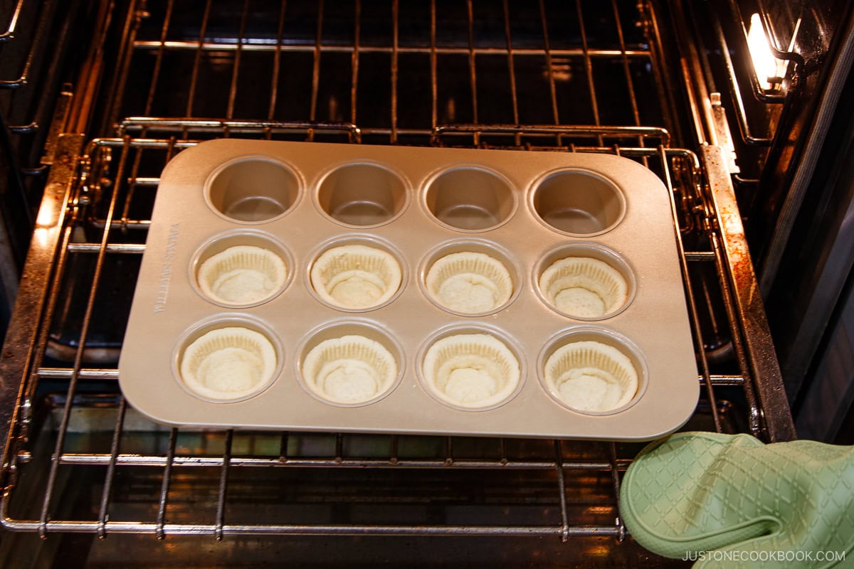 Baking the shell after blind baking.