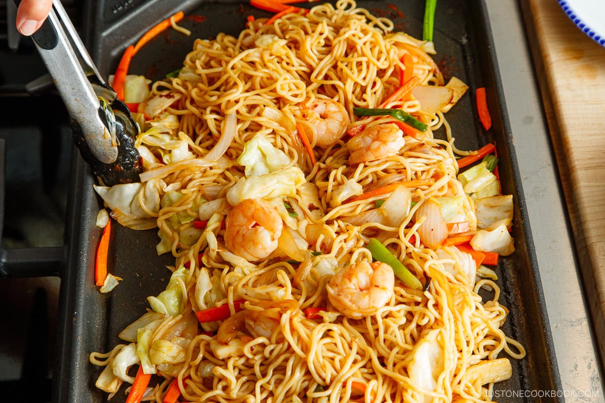 Stir fry yakisoba on the griddle.