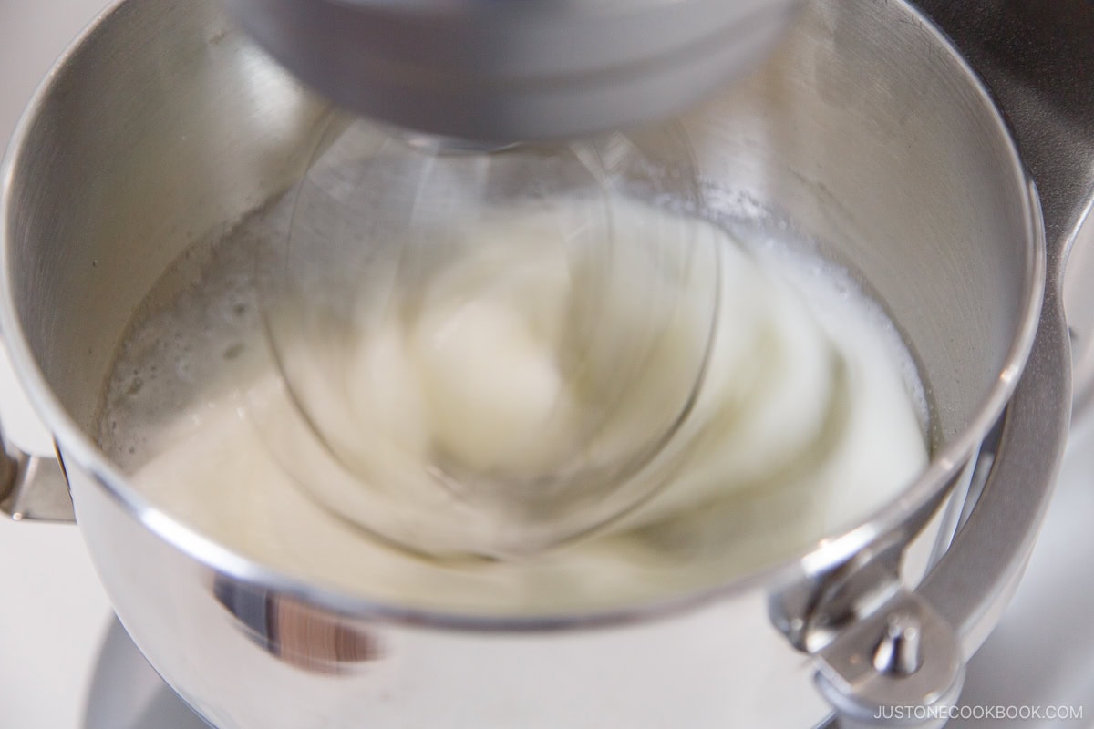 Beating egg whites to make meringue