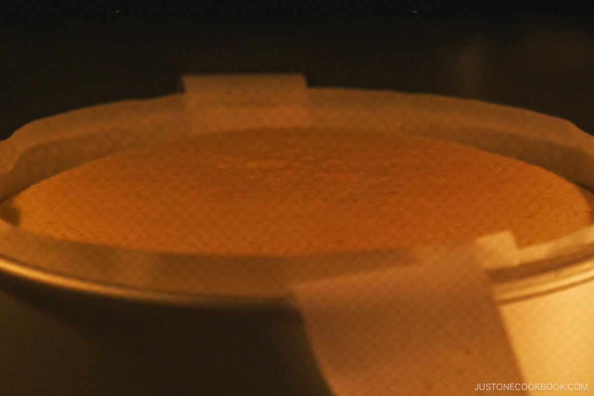 Baking the cheesecake in the oven