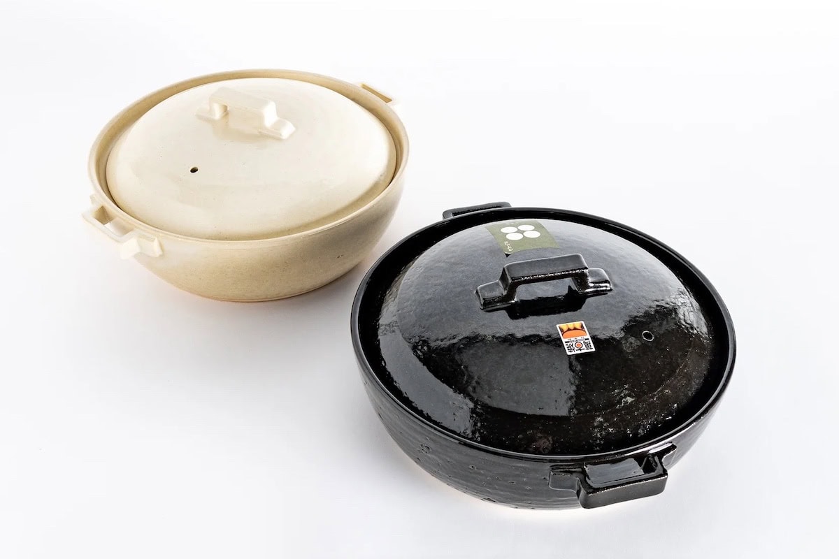 Harmony Style Family-Size Donabe collection in black and ivory white