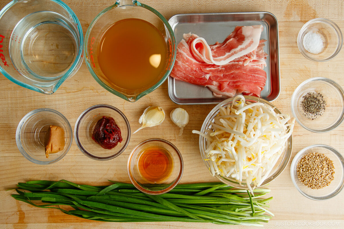 Spicy Pork and Bean Sprout Miso Soup Ingredients