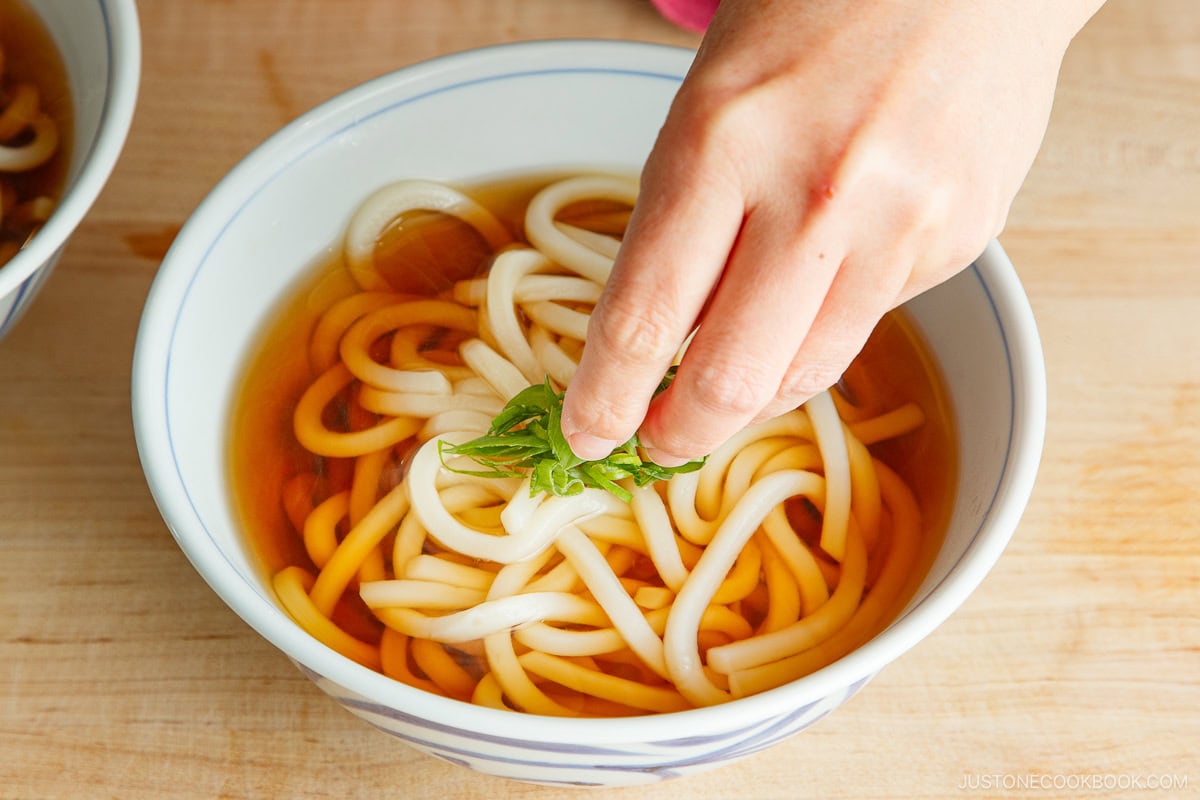 Garnish the green onions.