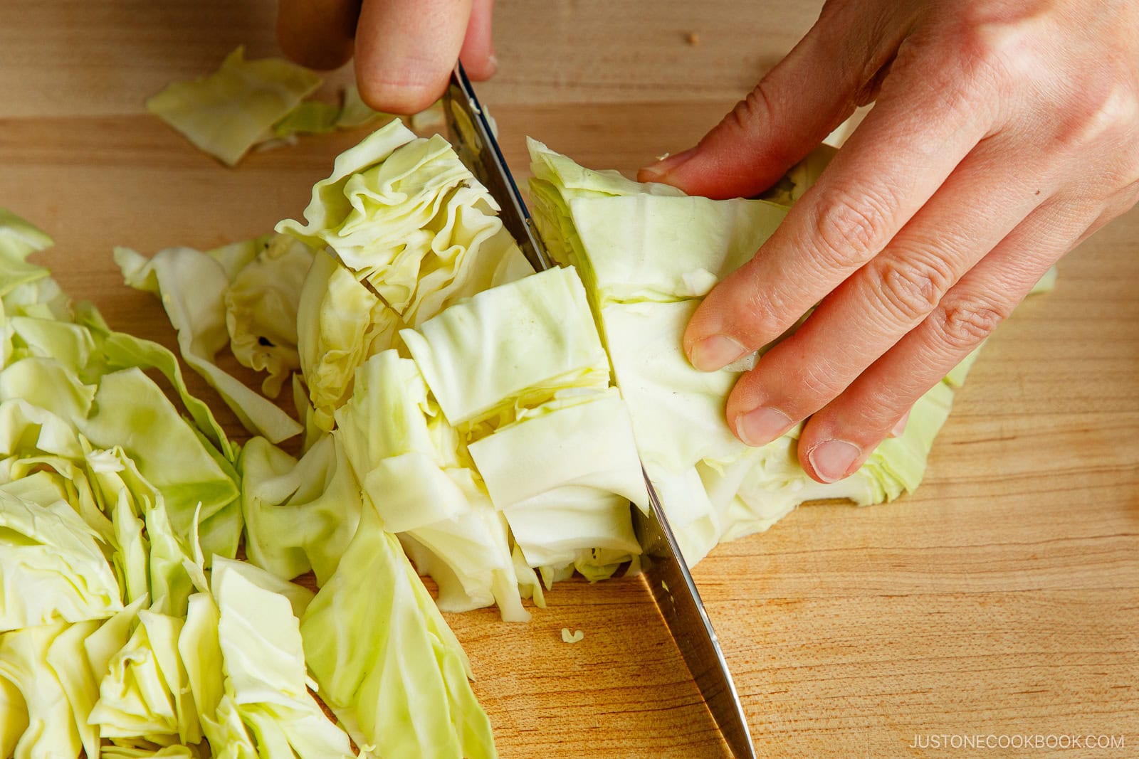 Cut the cabbage.