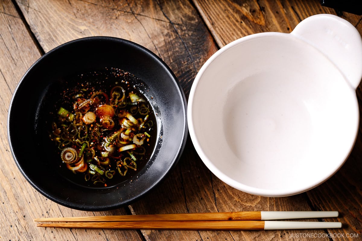 Combine the sauce ingredients in a small bowl, then set aside.