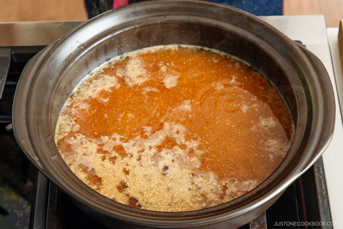 Let the soup broth simmer.