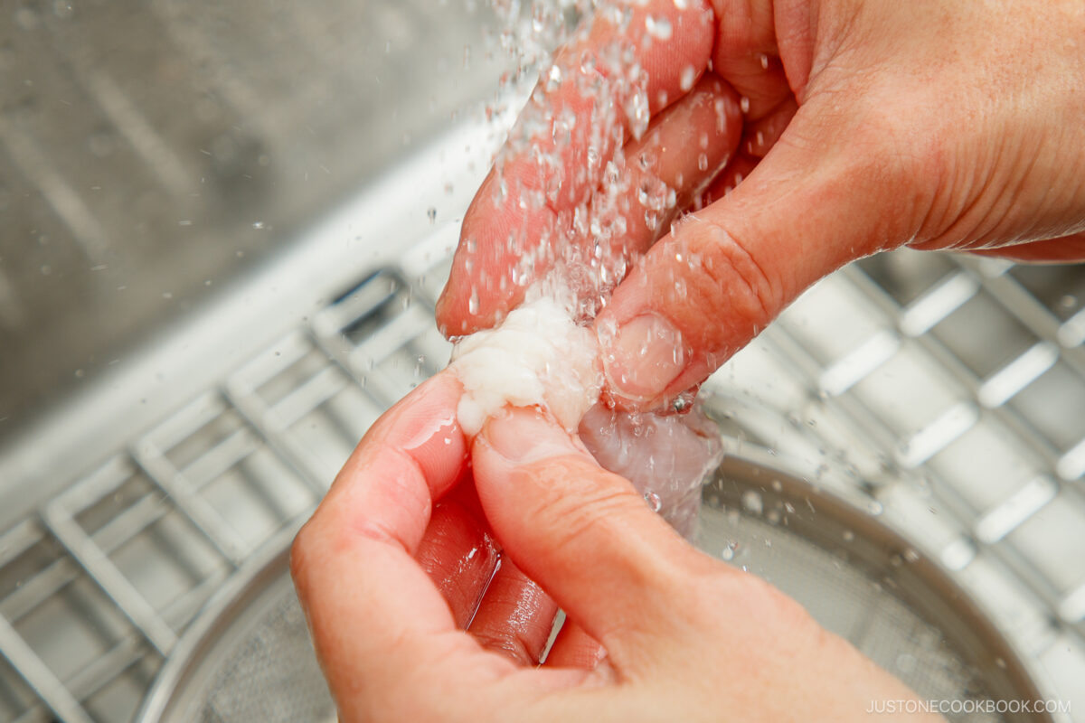 Rinse the offal piece one by one.