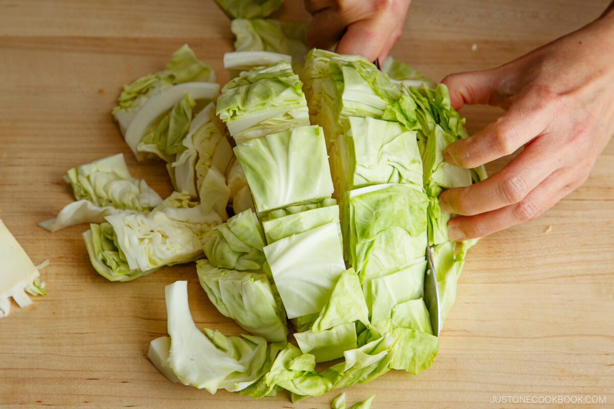 Cut the cabbage into small chunks.