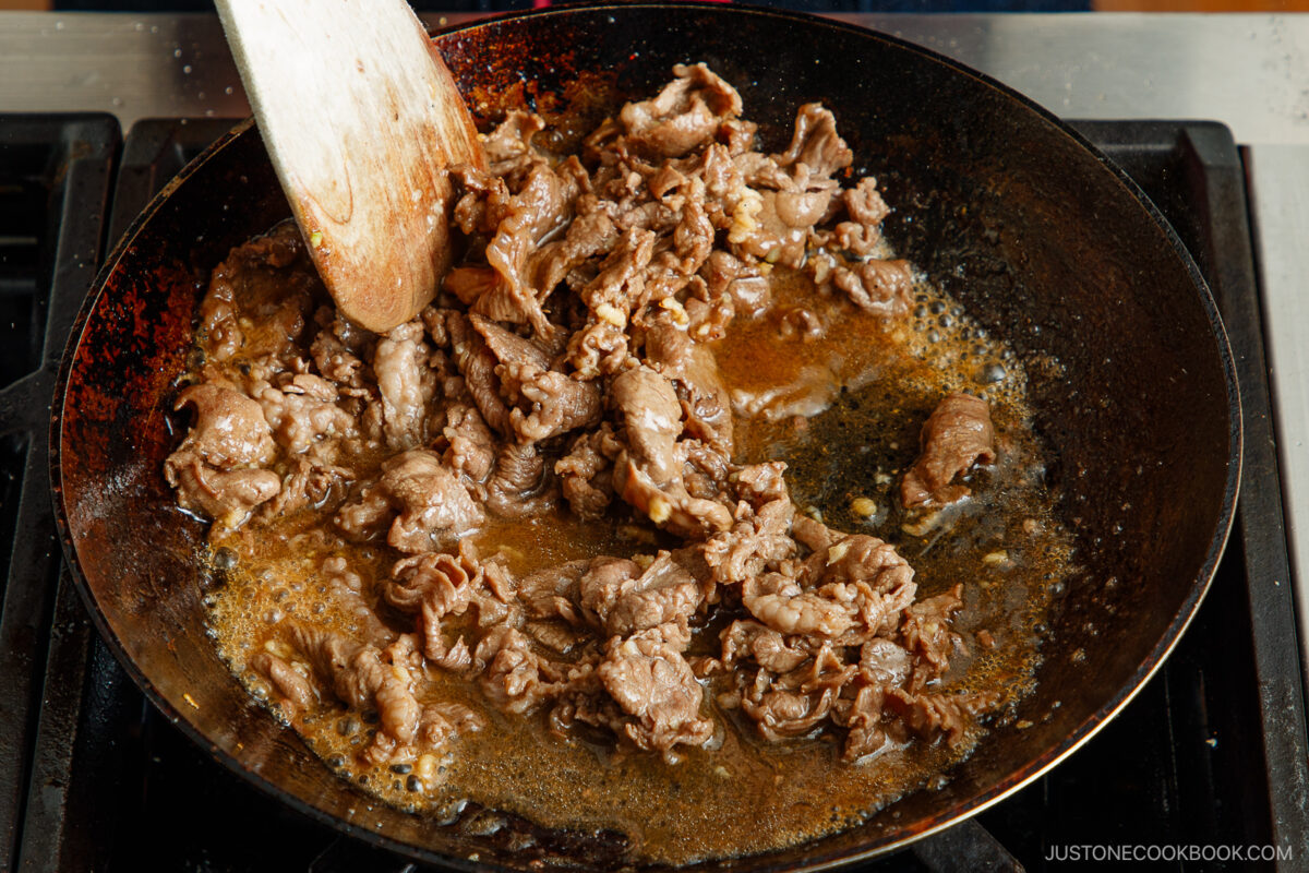 Cook the beef in the ponzu sauce.