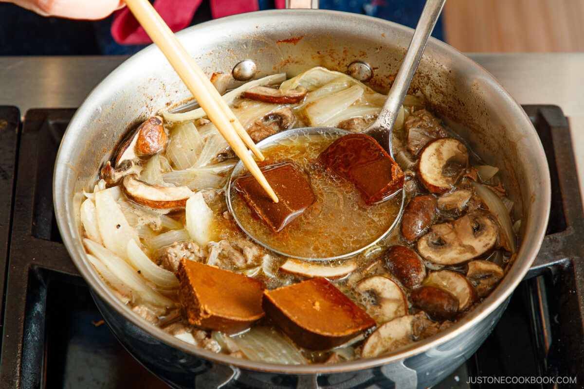 Add the roux to the pot.