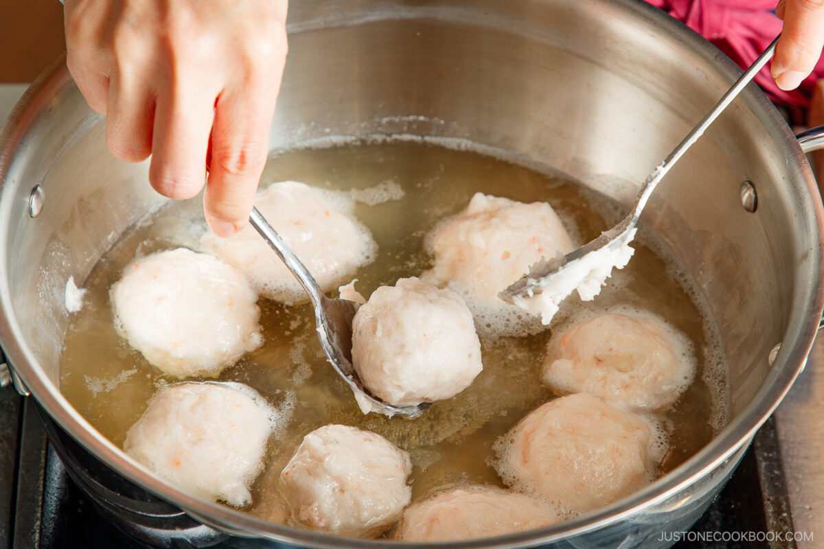 Drop the shrimp dumplings into the kombu dashi broth.
