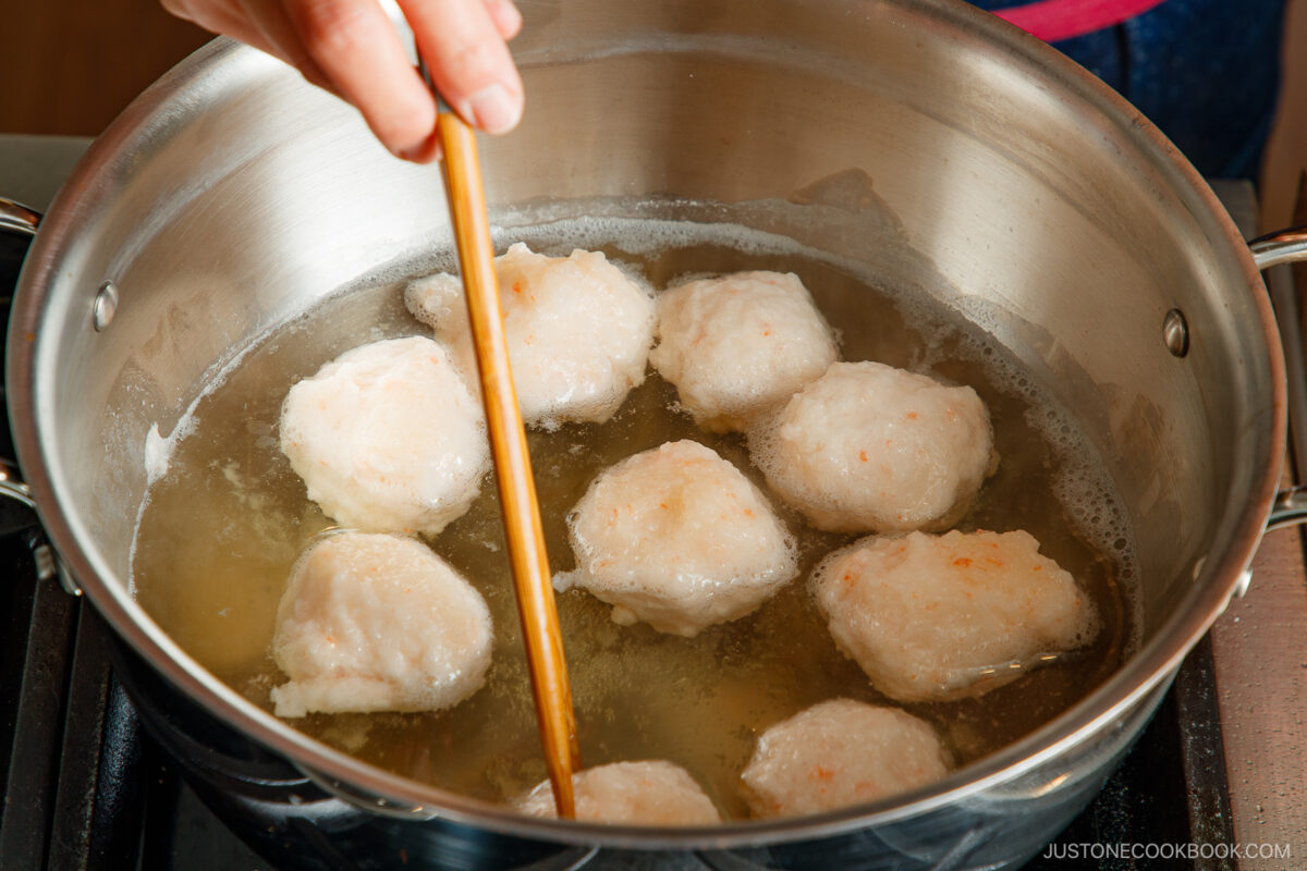 Cook the shrimp dumplings.