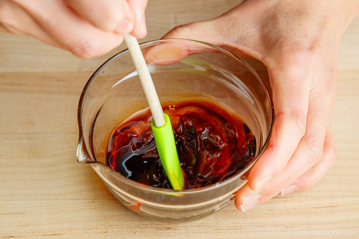 Combine the gochujang sauce ingredients in the bowl.