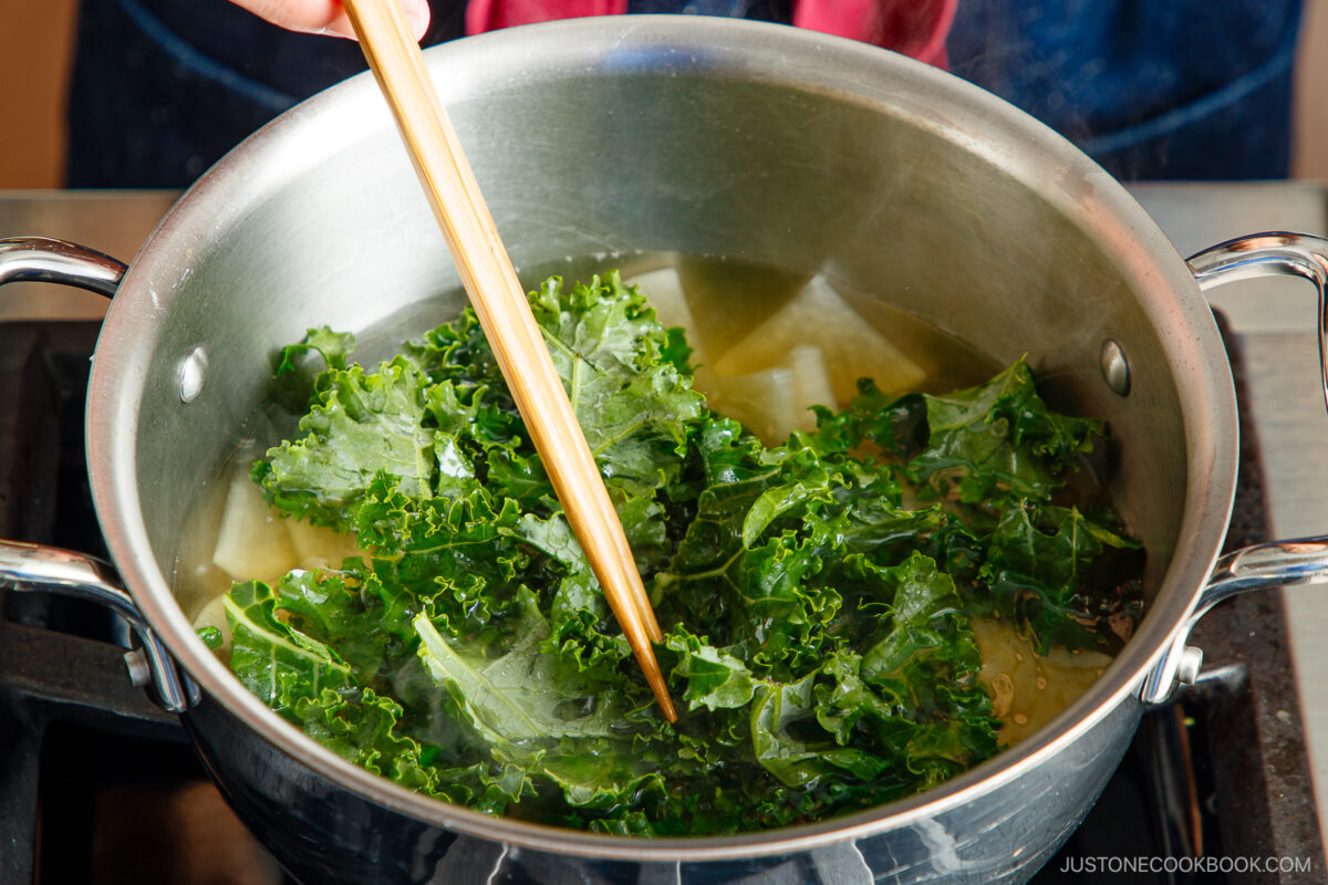 Add the kale leaves to the dashi broth.