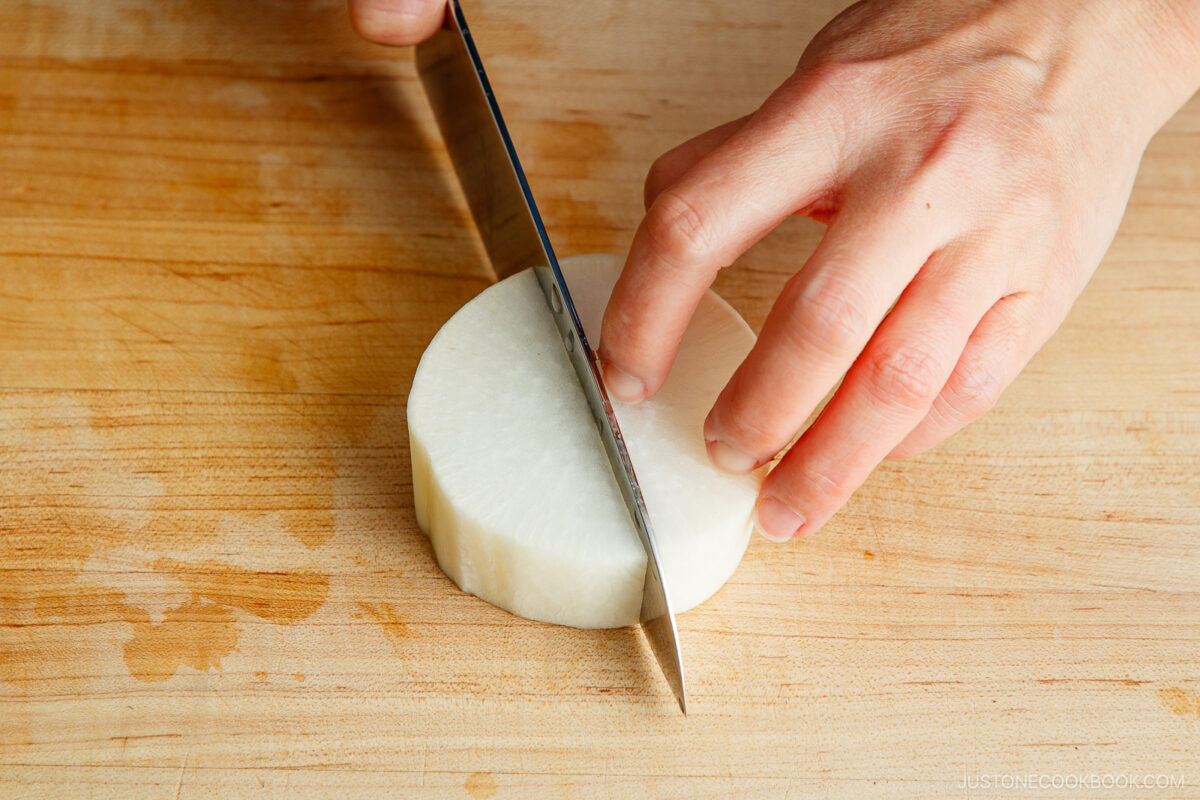 Cut daikon into quarters lengthwise.