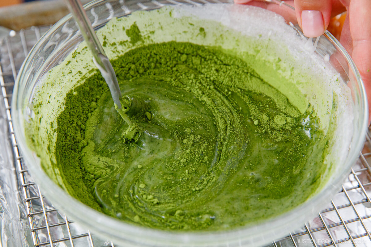 Make the matcha glaze.