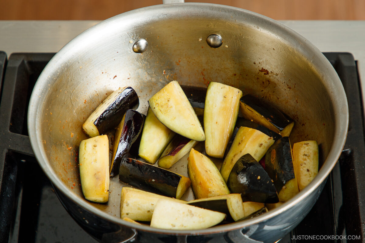 Stir fry the eggplant.