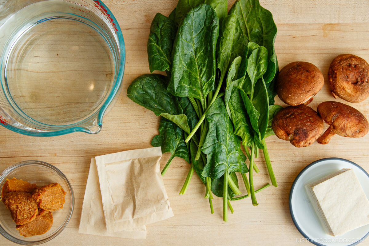 Spinach and Mushroom Miso Soup Ingredients