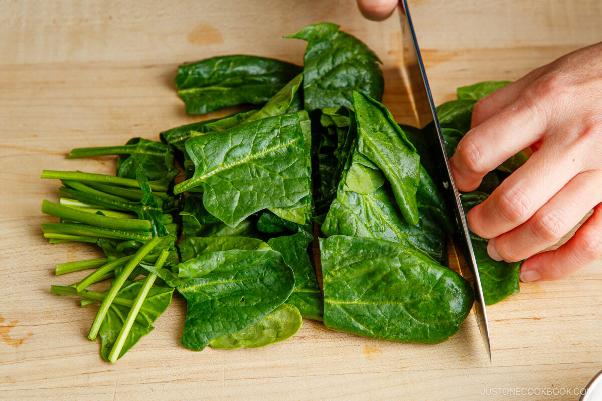 Cut the spinach into smaller pieces.