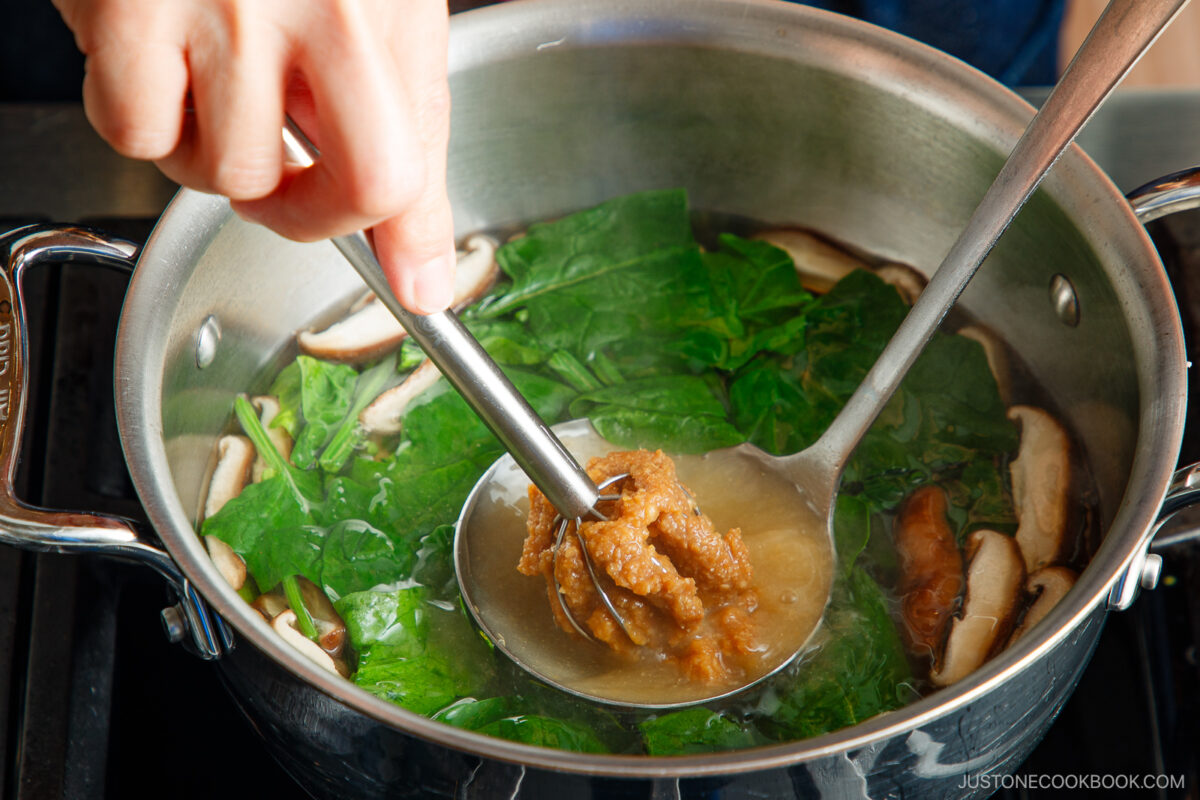 Dissolve the miso paste into the soup.