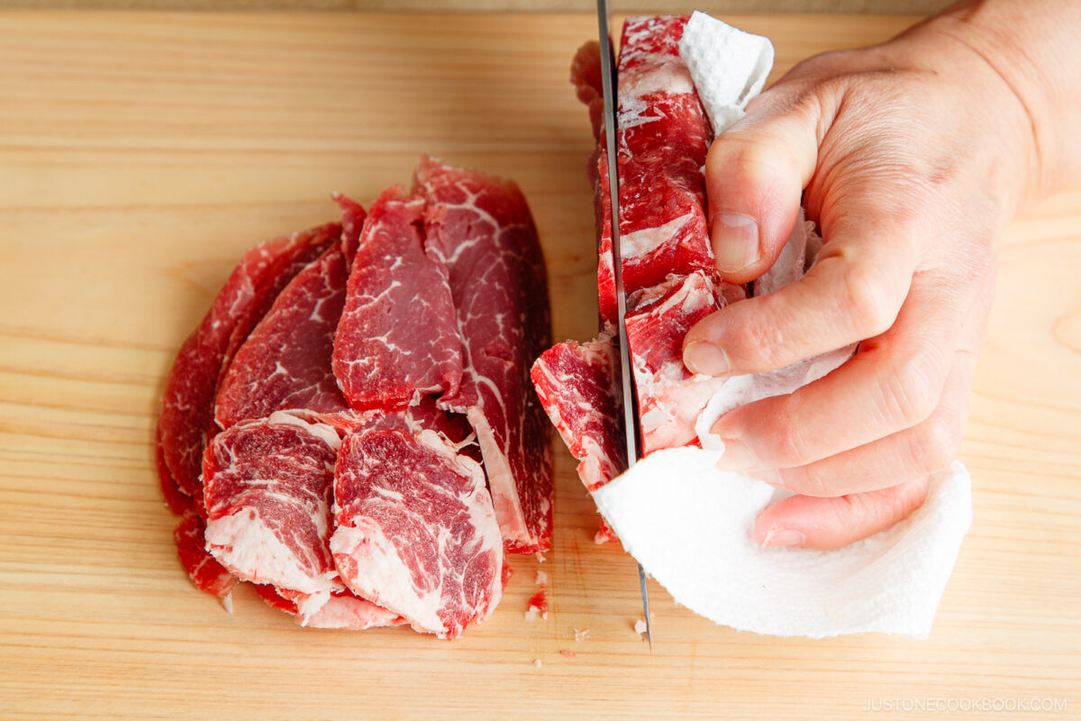 Slice the frozen meat thinly.