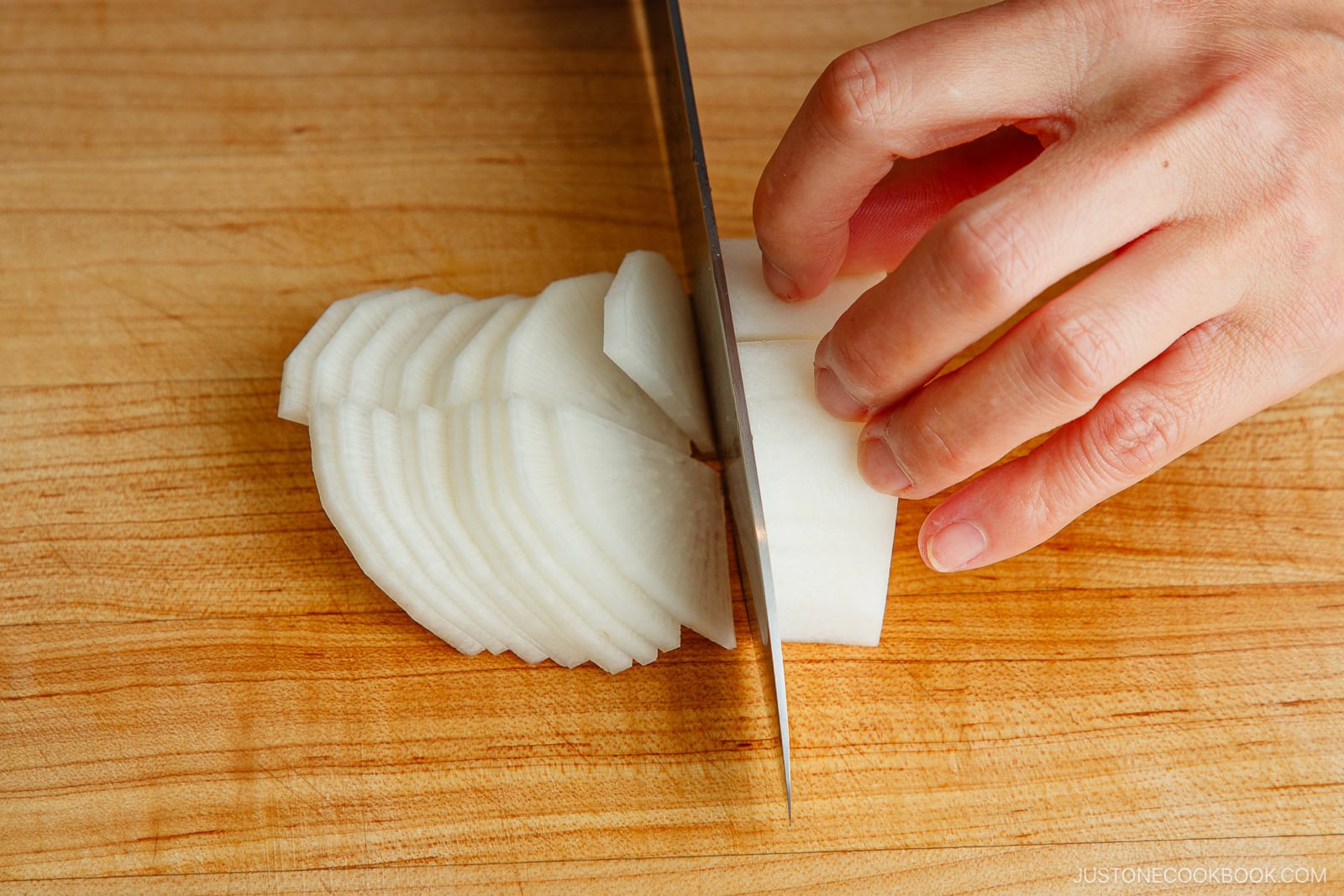 Japanese Cutting Techniques: Ichogiri