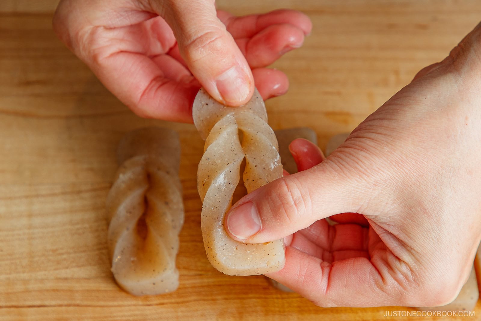 Japanese Cutting Techniques: Kazarigiri