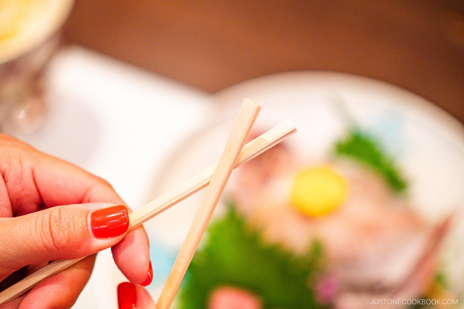 Do not rub wooden chopsticks together