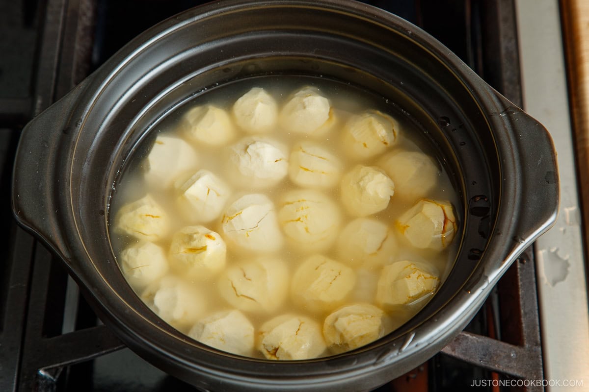 Cook the chestnut rice.